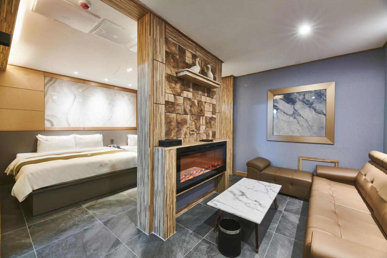 Aura Hotel Ansan Buitenkant foto