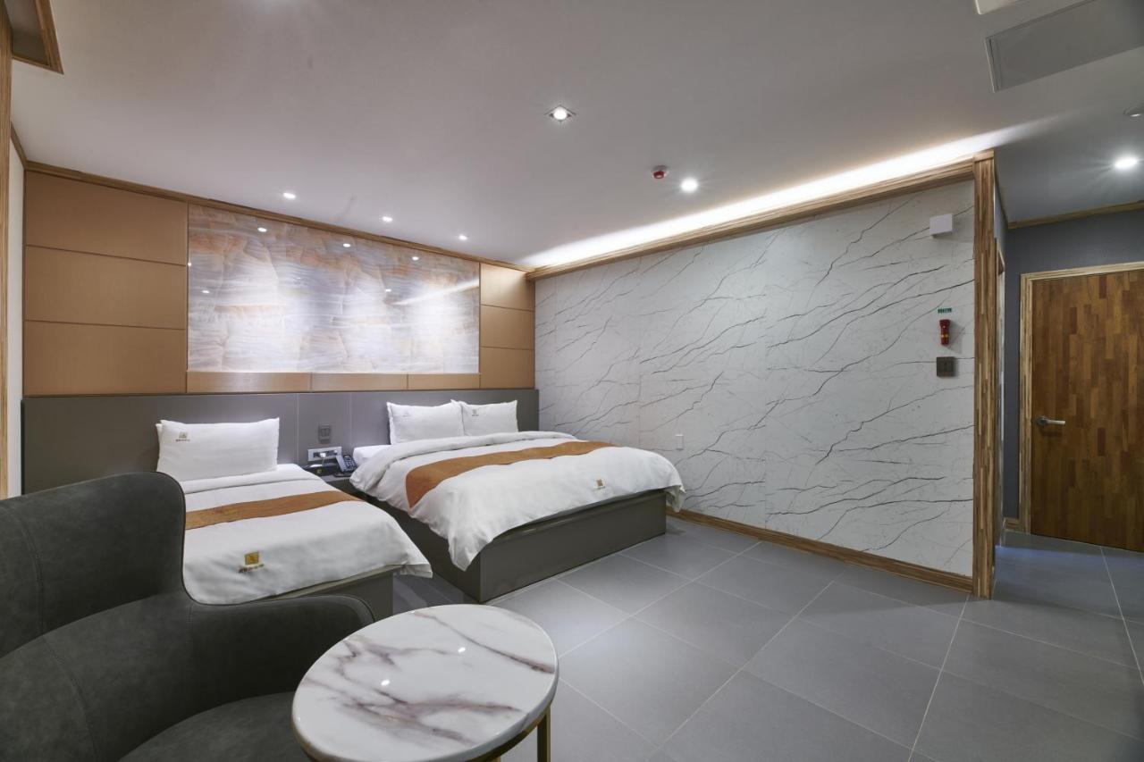 Aura Hotel Ansan Buitenkant foto