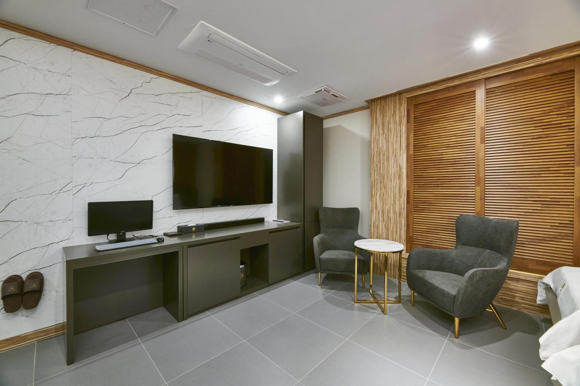 Aura Hotel Ansan Buitenkant foto