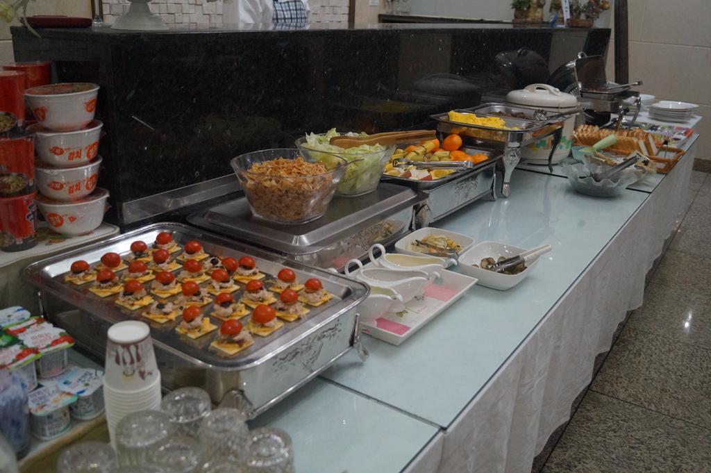 Aura Hotel Ansan Buitenkant foto