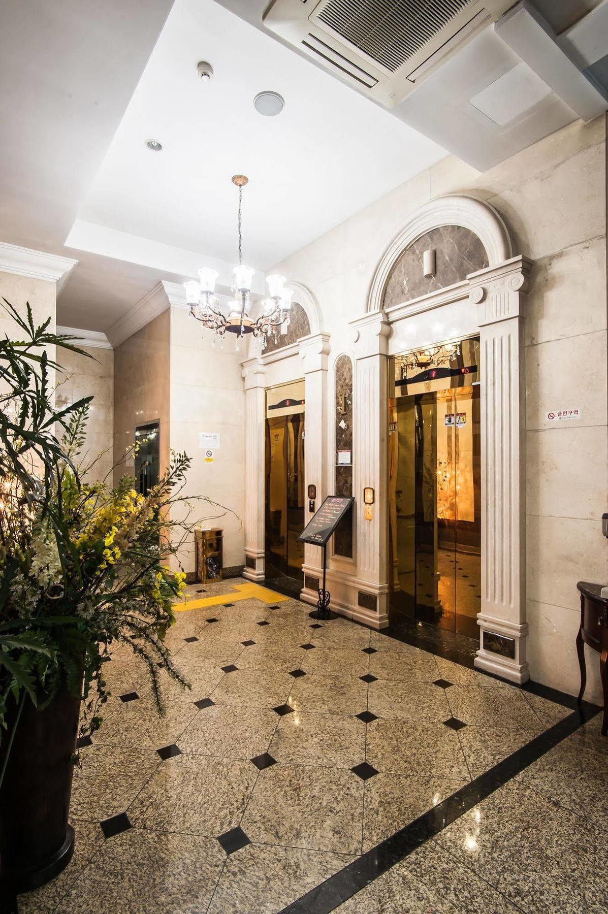 Aura Hotel Ansan Buitenkant foto